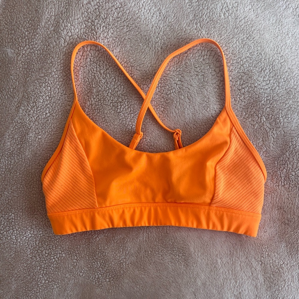 Alo Yoga- No Limit Bra in Neon Apricot